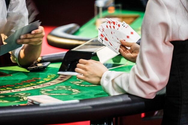 istana189 app showing live dealer table and slot game options